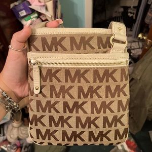 🌙 Michael Kors Jet Set Crossbody 🌙